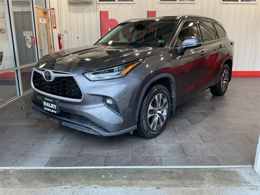 2022 Toyota Highlander XLE photo 1