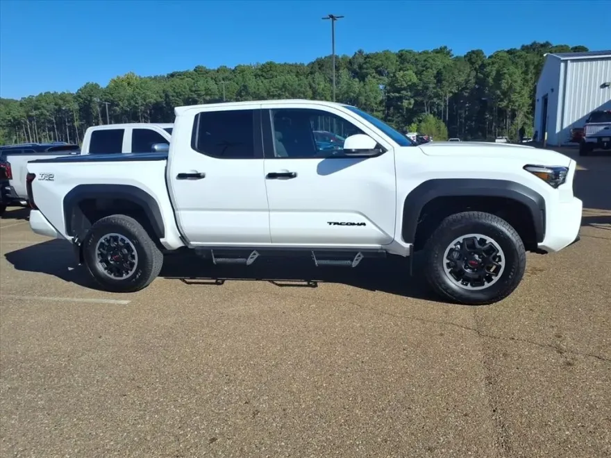 2024 Toyota Tacoma TRD Off-Road photo 1