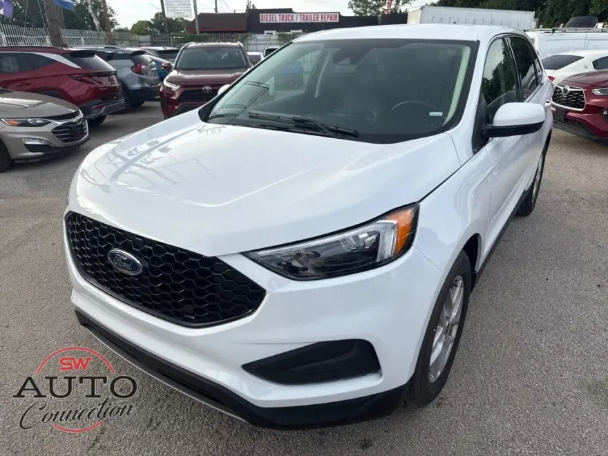 2024 Ford Edge SEL photo 1