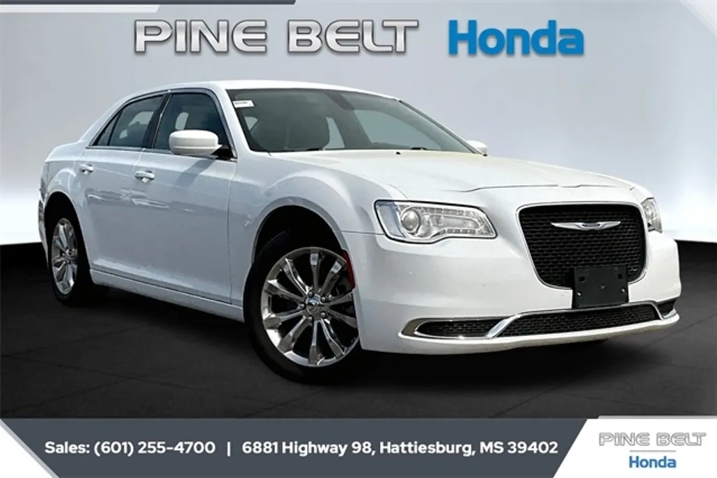 2022 Chrysler 300 Touring photo 1