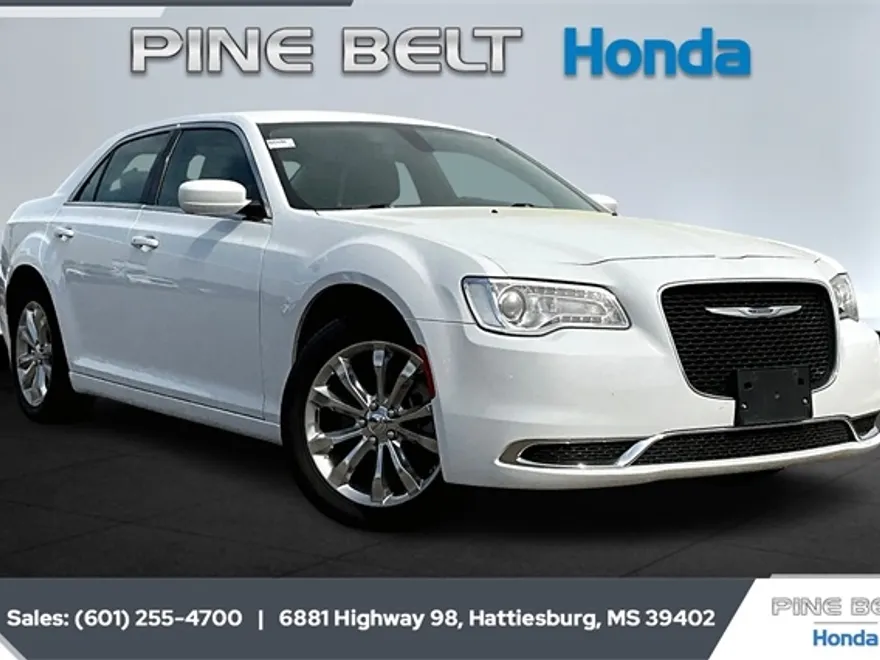 2022 Chrysler 300 Touring photo 1
