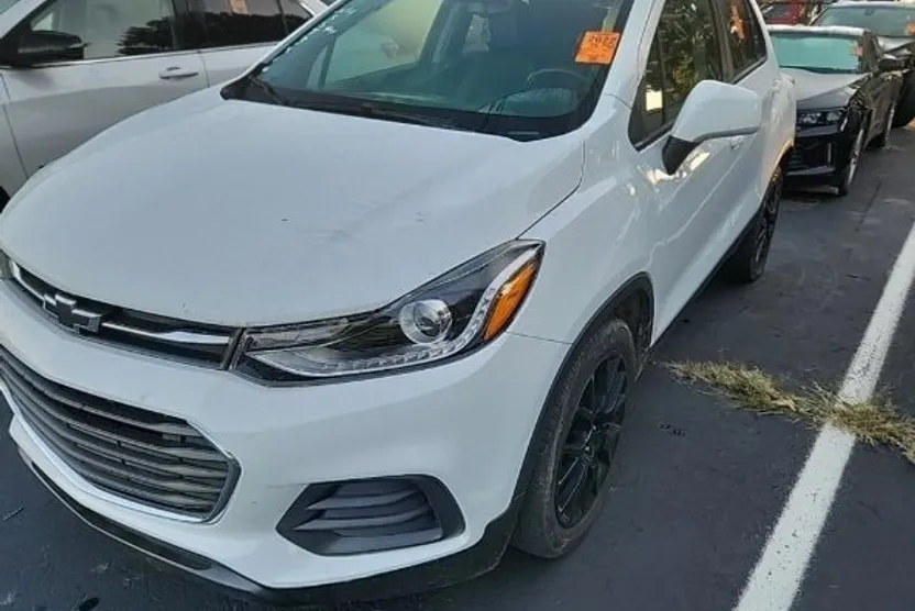 2022 Chevrolet Trax LT photo 1
