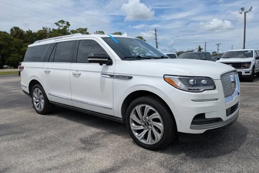 2024 Lincoln Navigator L Reserve photo 1
