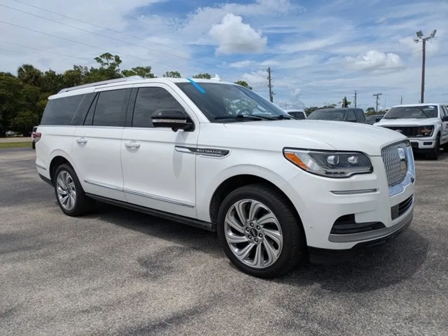2024 Lincoln Navigator L Reserve photo 1