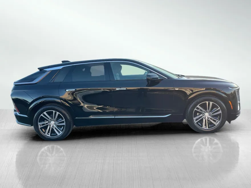 2024 Cadillac Lyriq Luxury photo 4