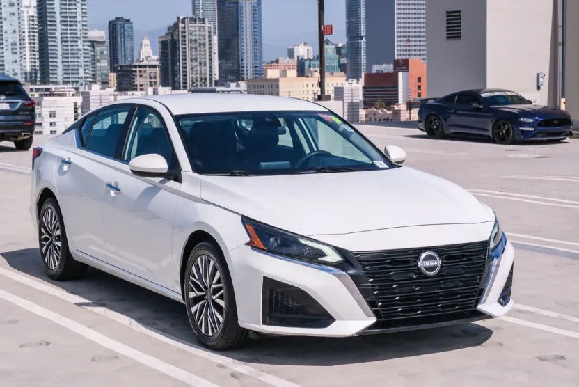 2023 Nissan Altima 2.5 SV photo 1