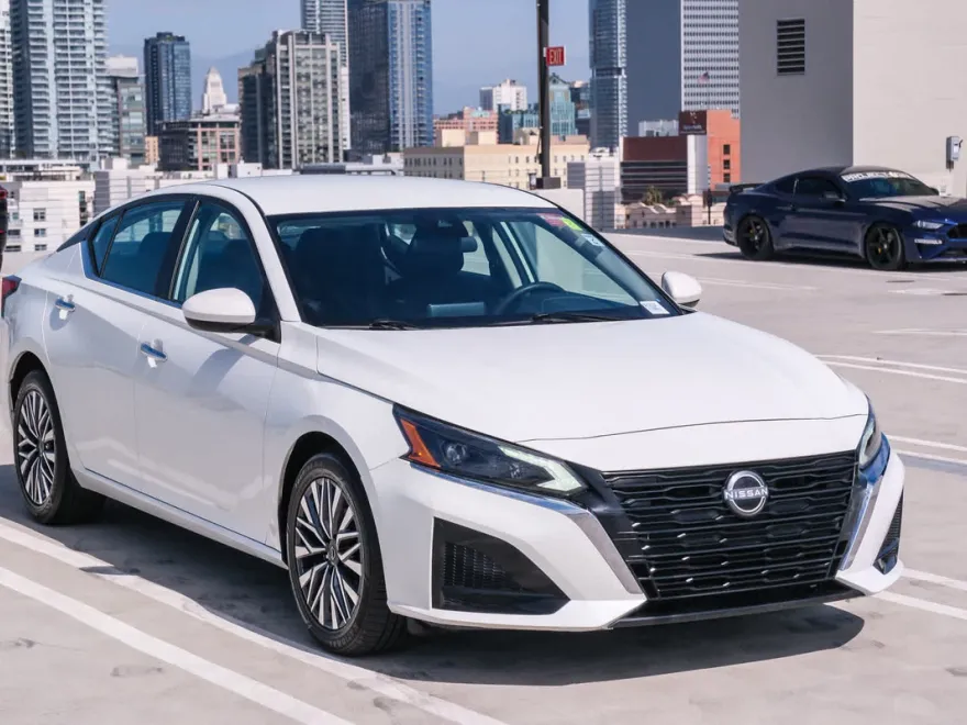 2023 Nissan Altima 2.5 SV photo 1