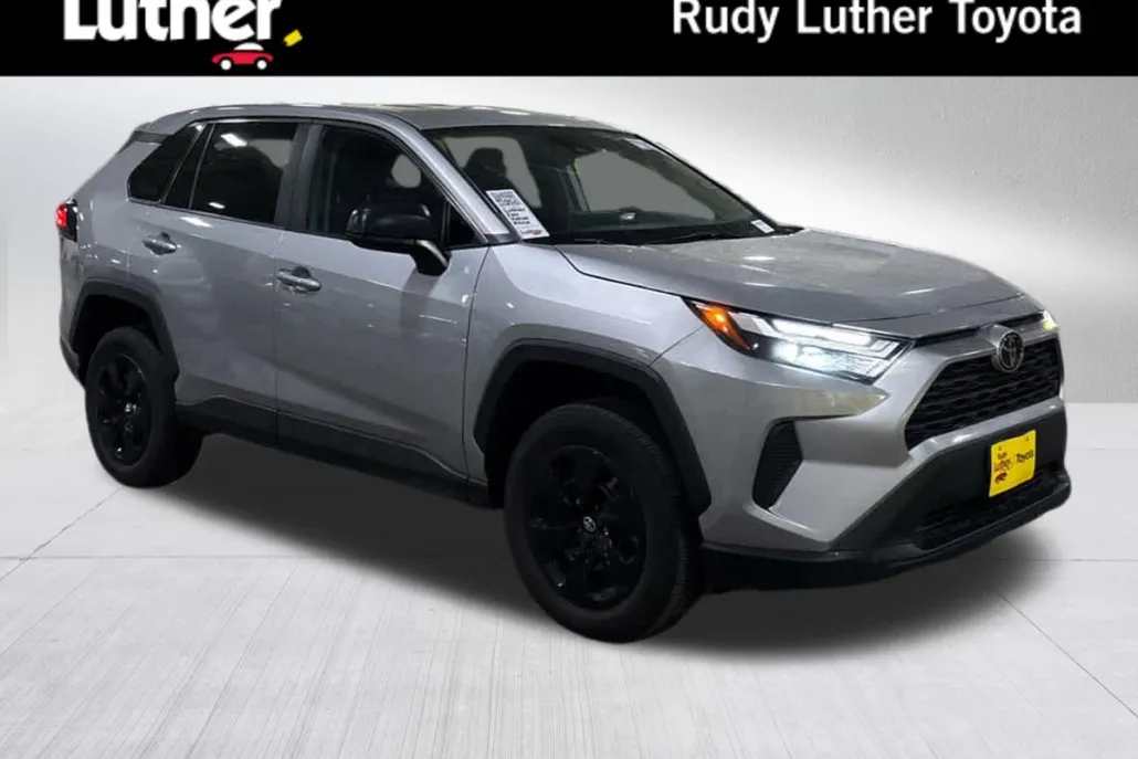 2023 Toyota RAV4 LE photo 1