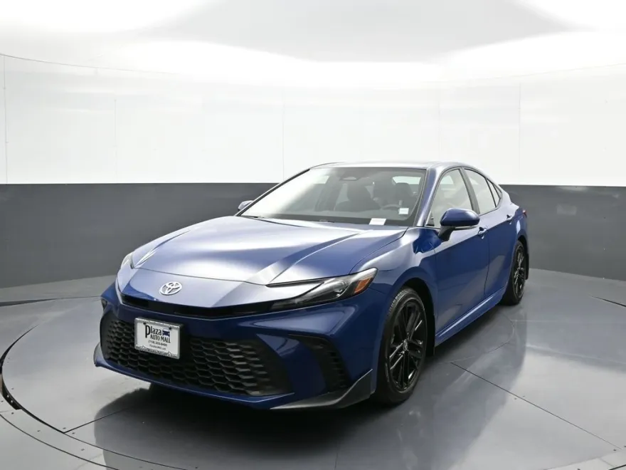 2025 Toyota Camry SE Hybrid photo 1
