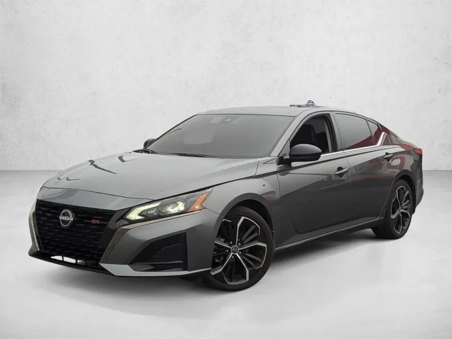 2024 Nissan Altima 2.5 SR photo 1