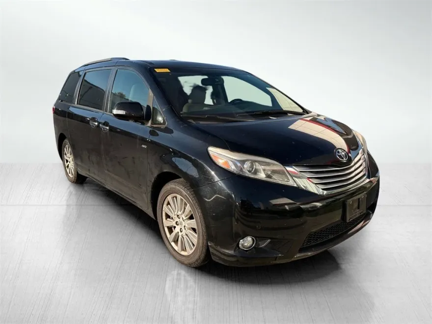2017 Toyota Sienna Limited Premium photo 1