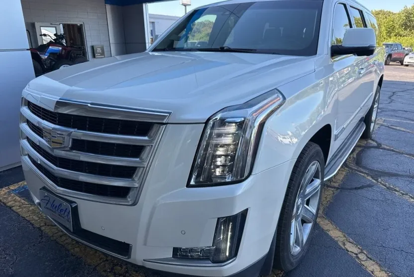 2015 Cadillac Escalade ESV Luxury photo 1