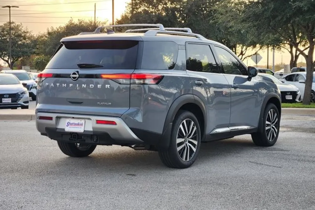 2025 Nissan Pathfinder Platinum photo 1