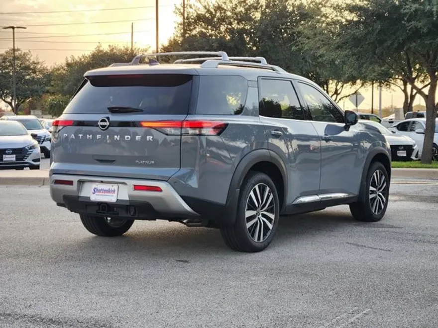 2025 Nissan Pathfinder Platinum photo 1