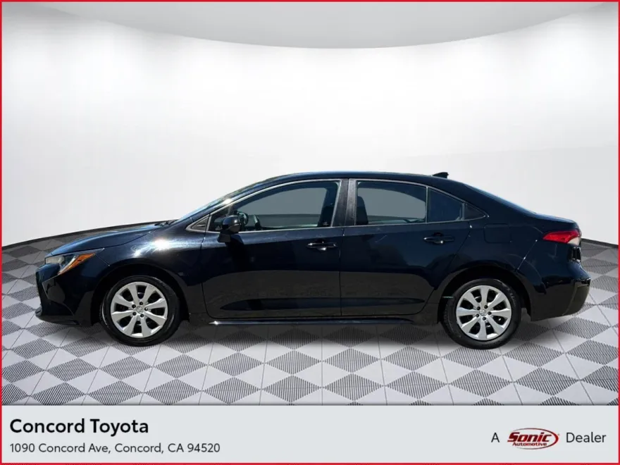 2023 Toyota Corolla LE photo 1
