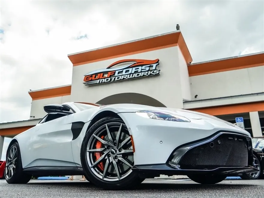 2019 Aston Martin Vantage photo 1
