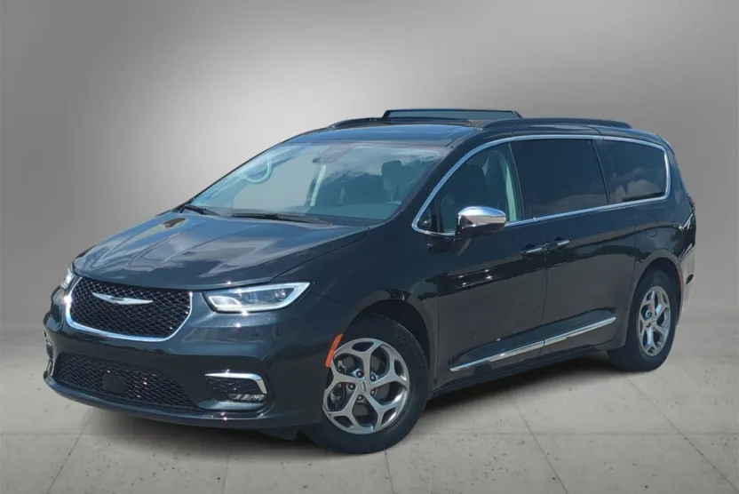 2023 Chrysler Pacifica Limited photo 1