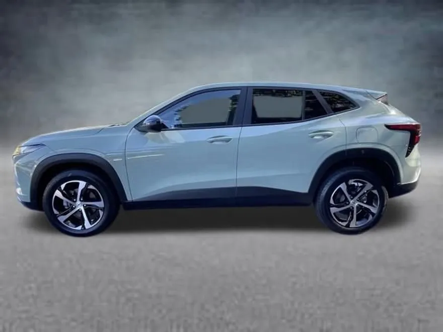 2024 Chevrolet Trax photo 1