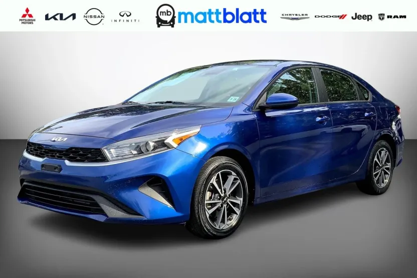 2023 Kia Forte LXS photo 1
