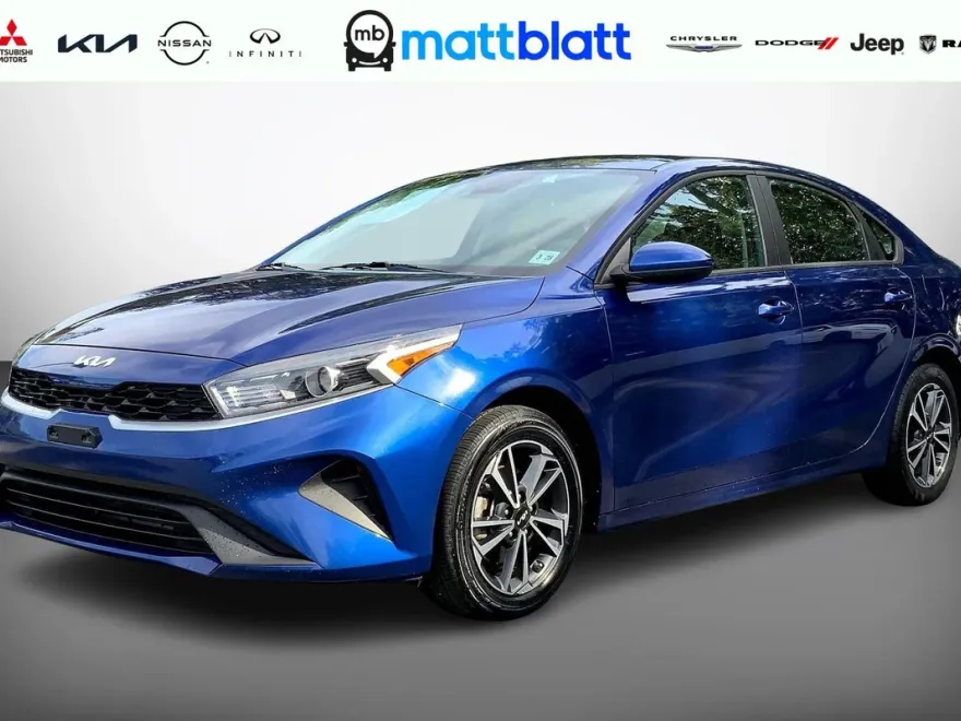 2023 Kia Forte LXS photo 1