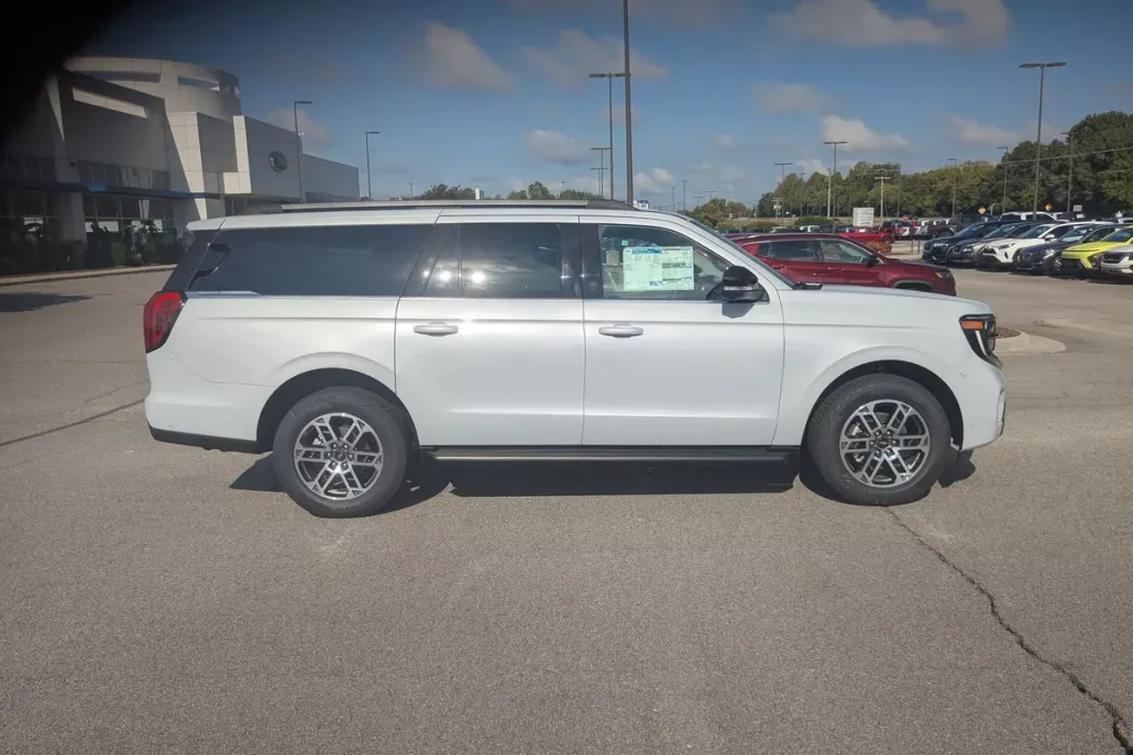 2025 Ford Expedition MAX photo 1