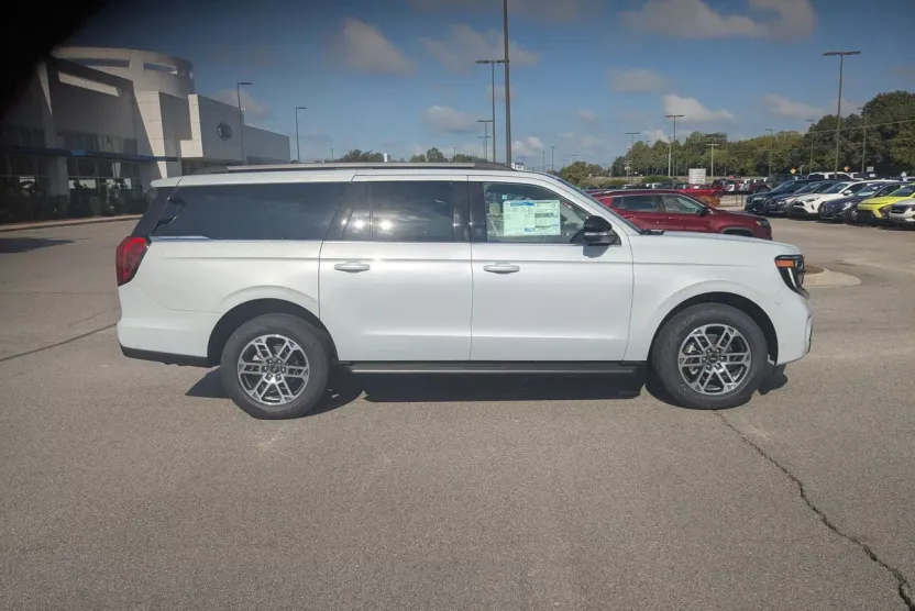 2025 Ford Expedition MAX photo 1