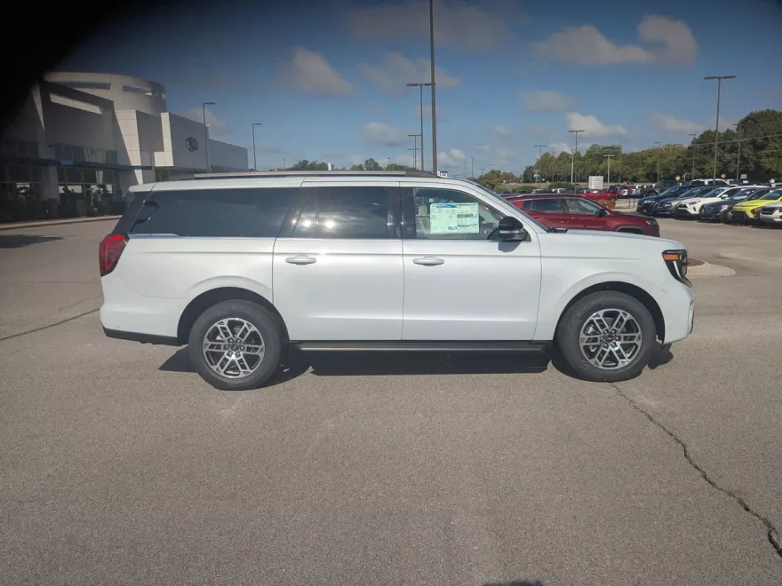 2025 Ford Expedition MAX photo 1