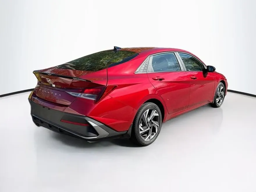 2025 Hyundai Elantra SEL Sport photo 1