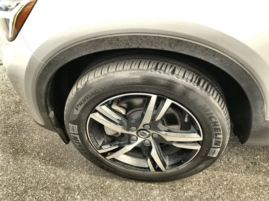 2024 Volvo XC40 Core photo 1