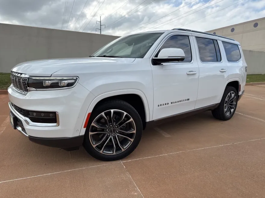 2022 Jeep Grand Wagoneer III photo 1