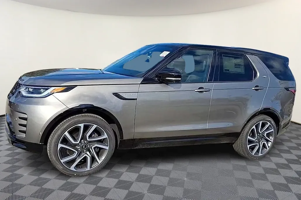 2024 Land Rover Discovery P360 Dynamic SE photo 1