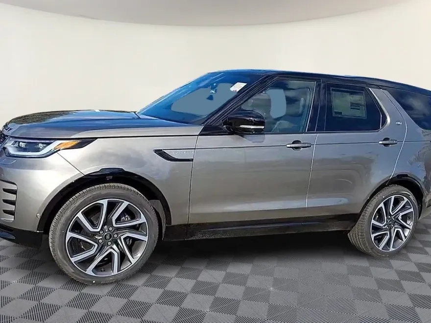 2024 Land Rover Discovery P360 Dynamic SE photo 1