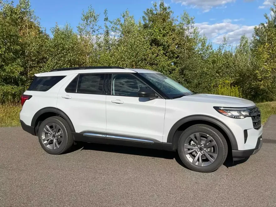 2025 Ford Explorer photo 1