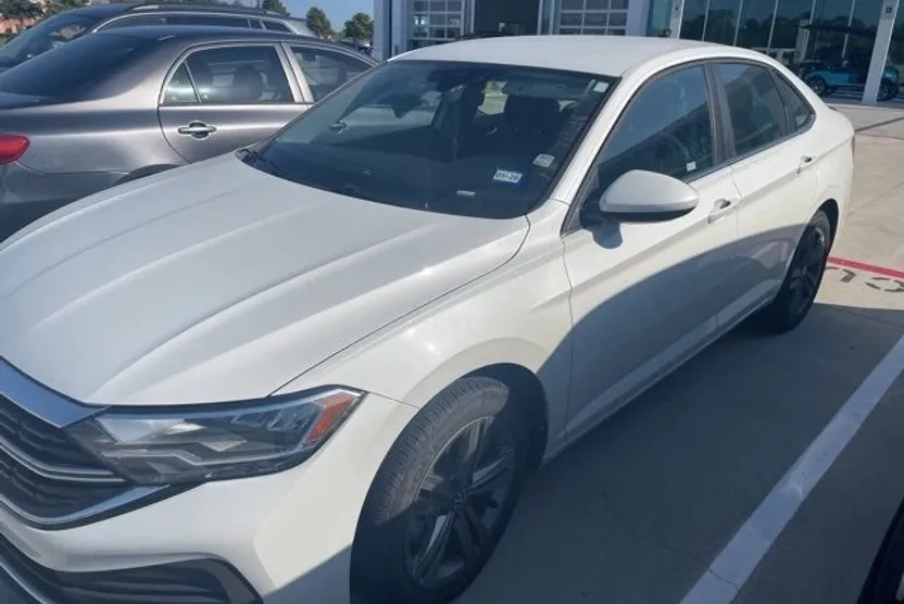 2023 Volkswagen Jetta SE photo 1
