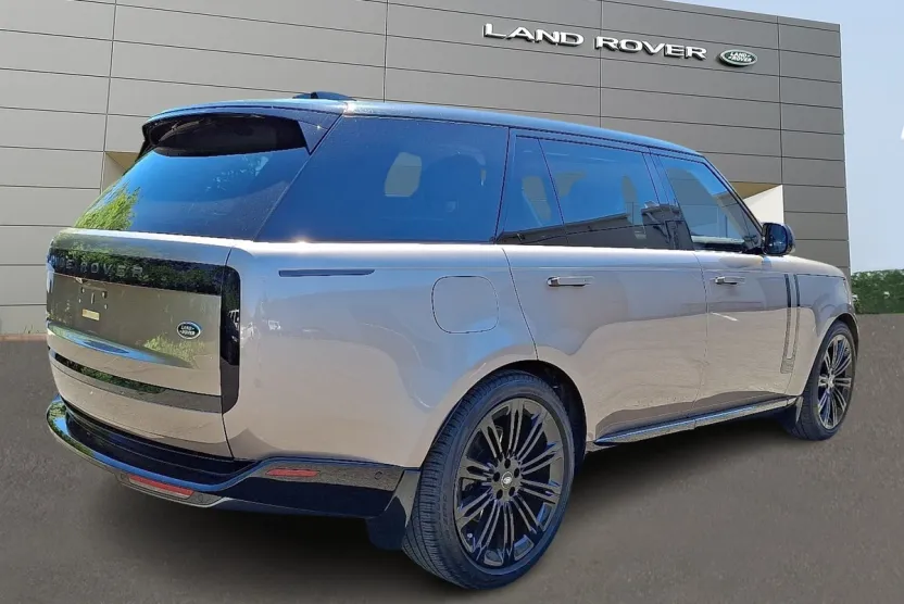 2023 Land Rover Range Rover SE photo 1