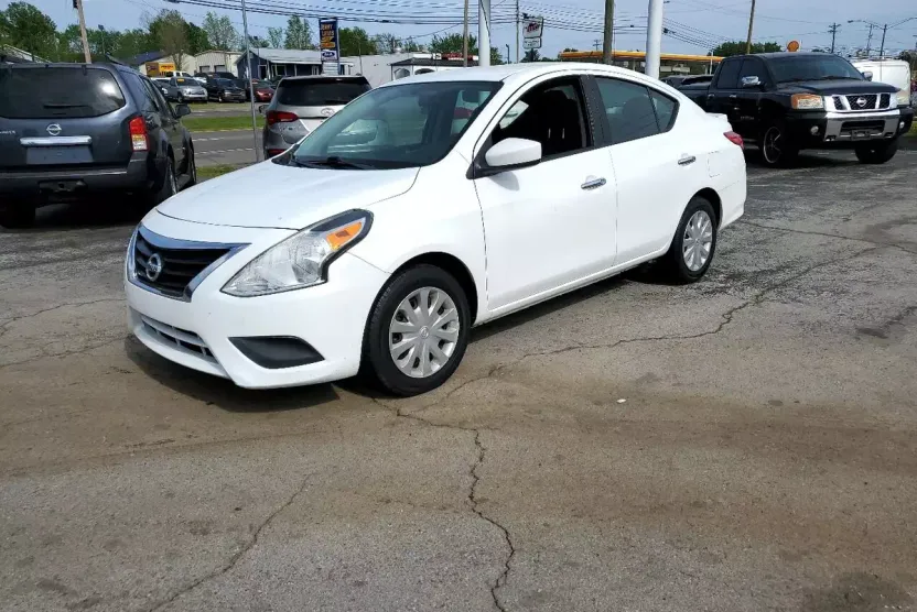 2018 Nissan Versa Sedan SV photo 1