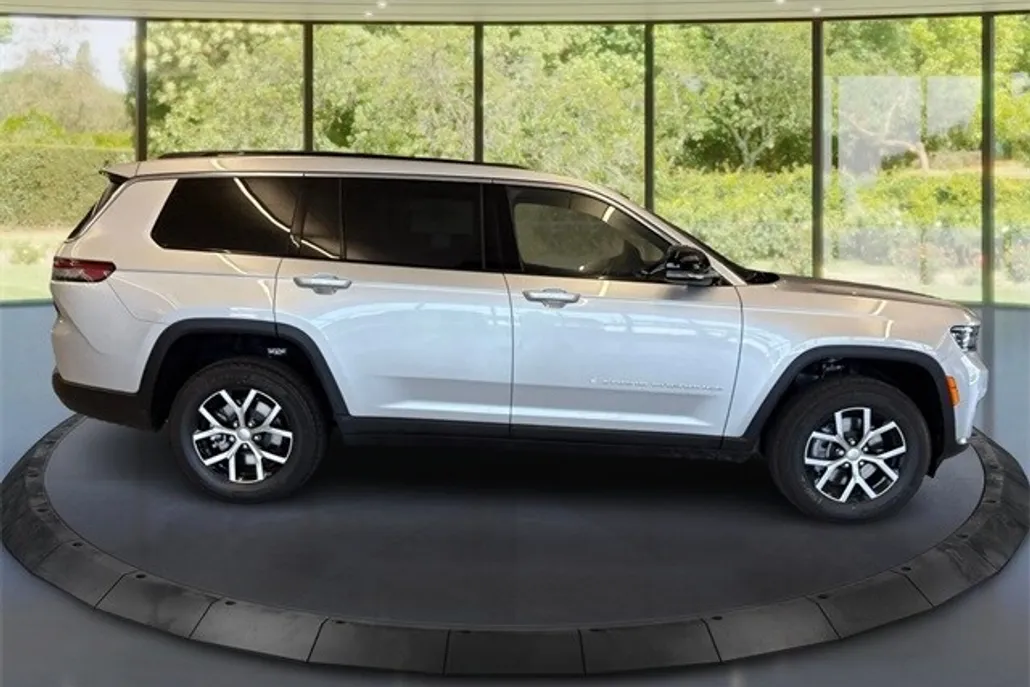 2025 Jeep Grand Cherokee Limited photo 1