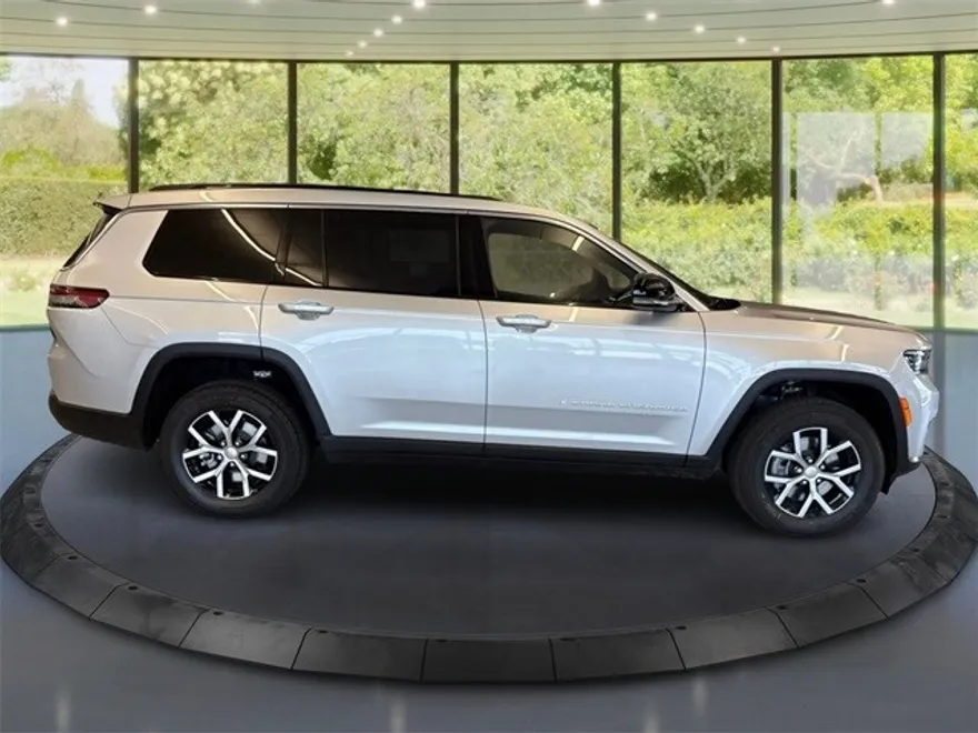 2025 Jeep Grand Cherokee Limited photo 1