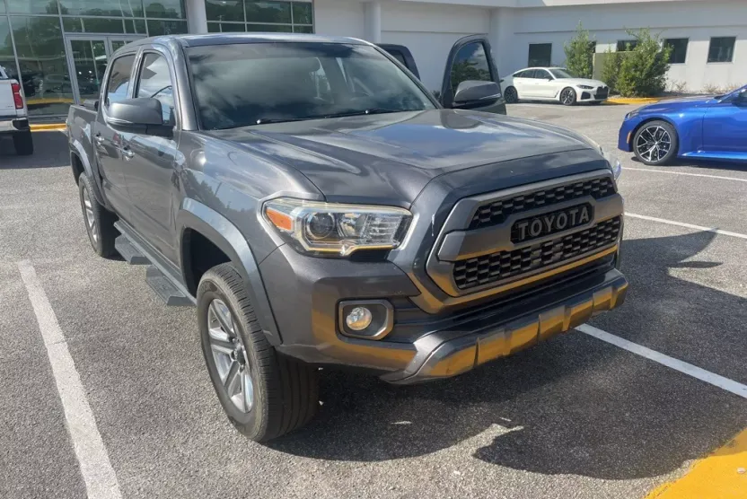 2017 Toyota Tacoma Limited photo 1