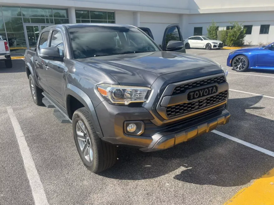 2017 Toyota Tacoma Limited photo 1