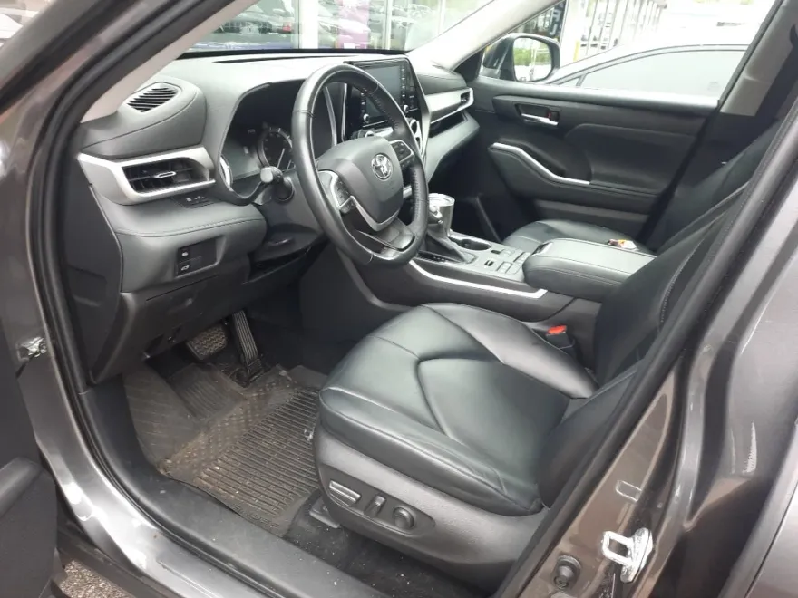 2022 Toyota Highlander XLE photo 1