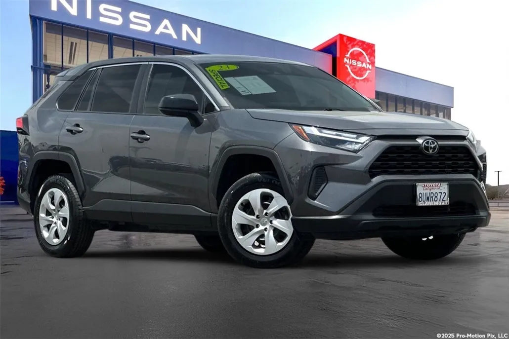 2023 Toyota RAV4 LE photo 1