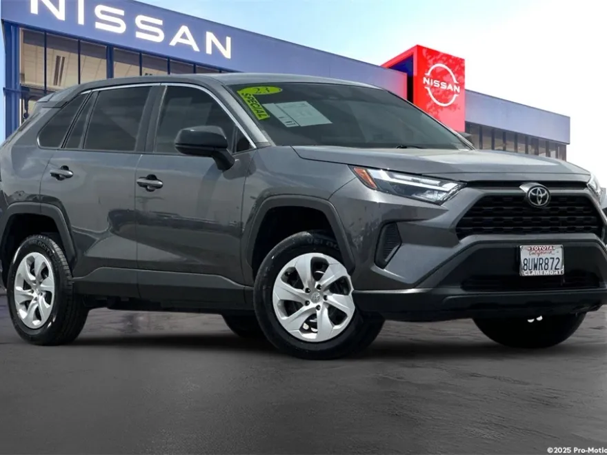 2023 Toyota RAV4 LE photo 1