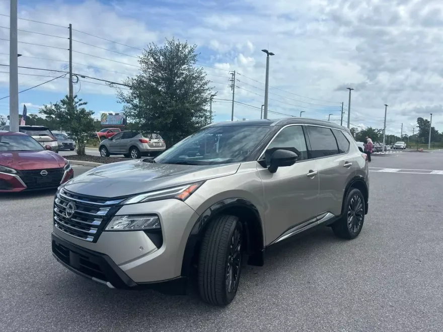 2026 Nissan Rogue Platinum photo 1