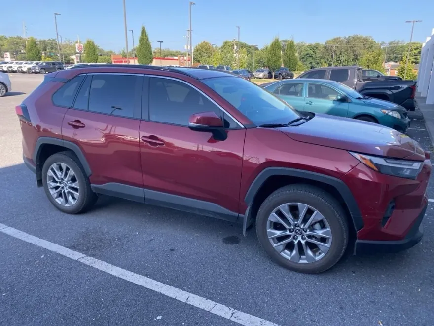 2025 Toyota RAV4 XLE Premium photo 1