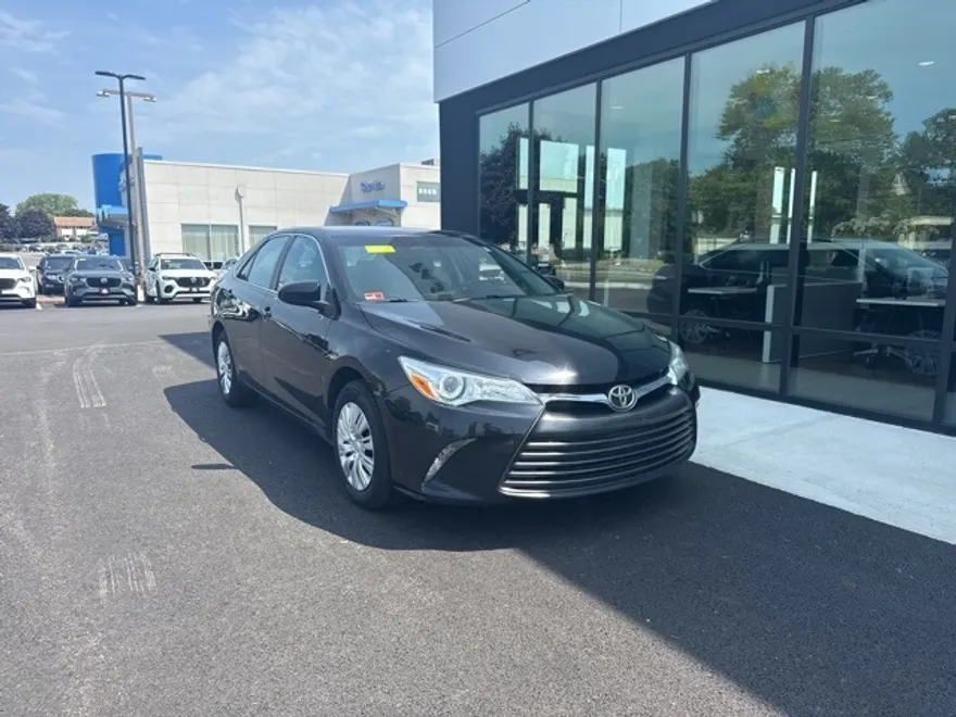 2016 Toyota Camry XLE photo 1