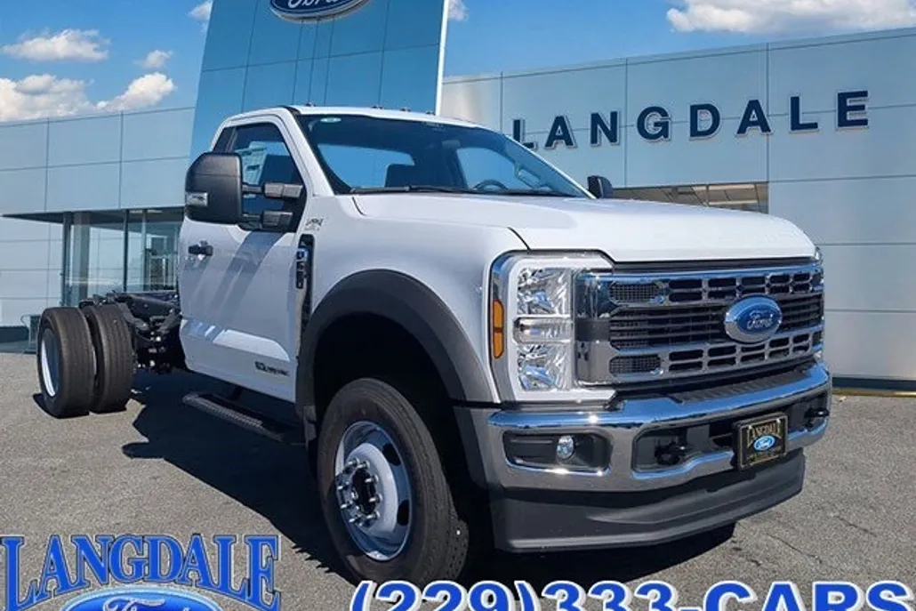 2024 Ford F-600 photo 1