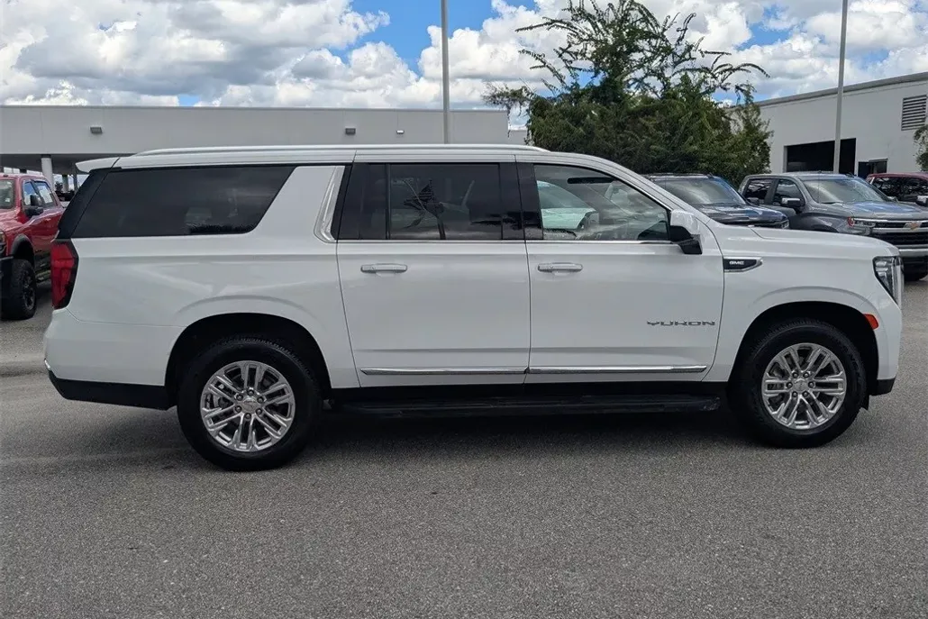 2024 Gmc Yukon XL SLT photo 1