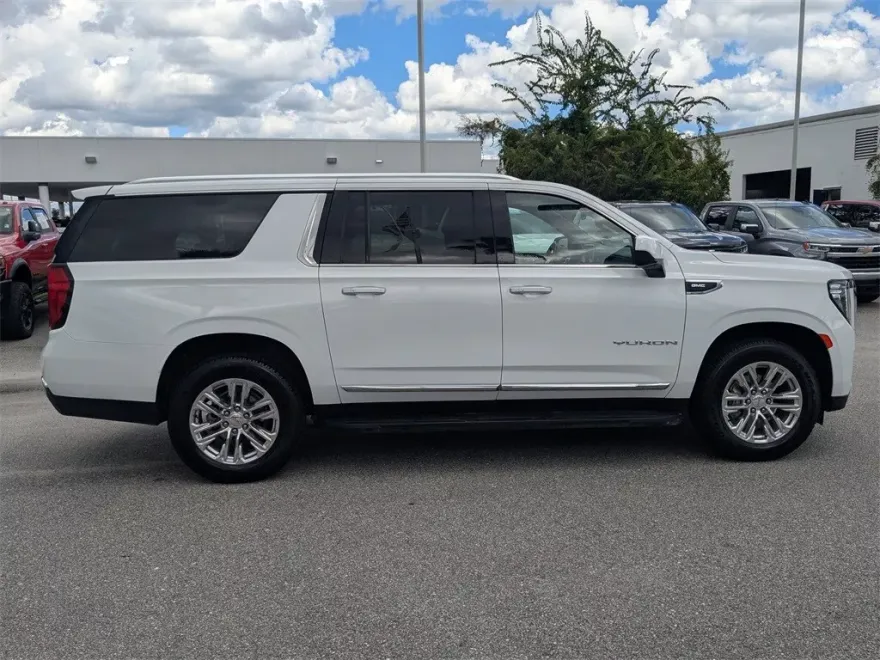 2024 Gmc Yukon XL SLT photo 1