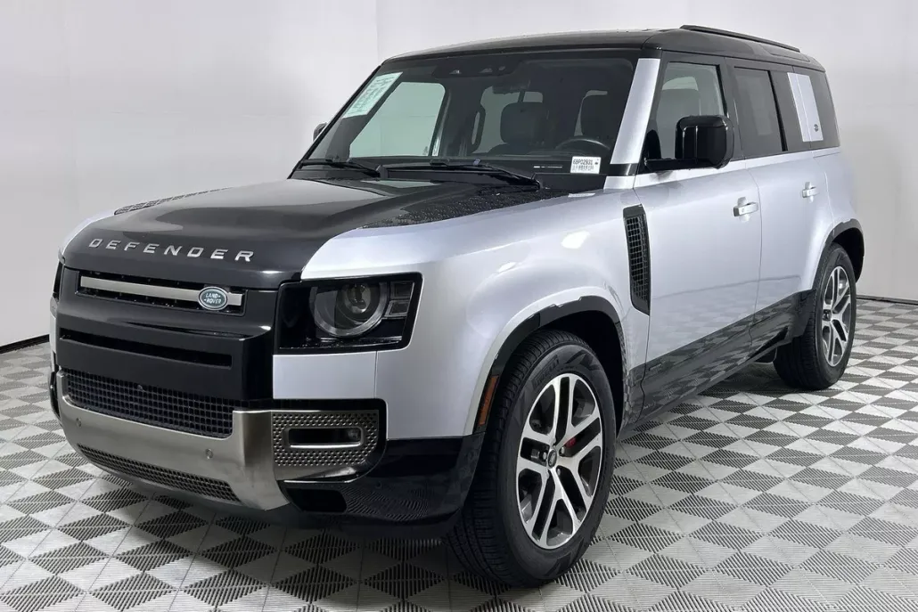 2021 Land Rover Defender 110 photo 1